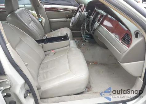 2005 Lincoln Town Car Signature Limited из США, поврежденный, VIN 1LNHM82W05Y664410